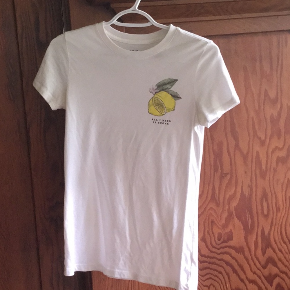 White shirt decorated with lemon.
